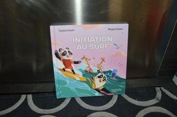 Livre Mac Donald Happy Meal Initiation au surf  Virginie Grimaldi