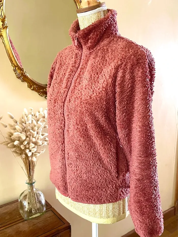 sublime Veste zippee pilou molletonnee douce couleur rose foncee  Uniqlo taille XS - photo numéro 4