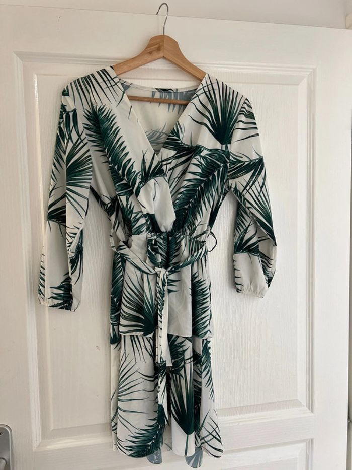 Robe blanche et verte - photo numéro 2
