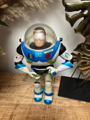 Robot buzz l’éclair