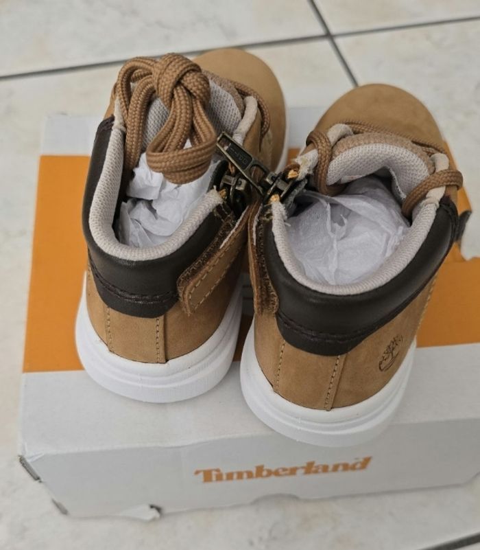 Neuves (non portées) 🏷😍🤩😍🤩👌superbes  bottines TIMBERLAND  pointure 25 garçon (prix ferme) 🤎🤎🤩😍👌👌 - photo numéro 5