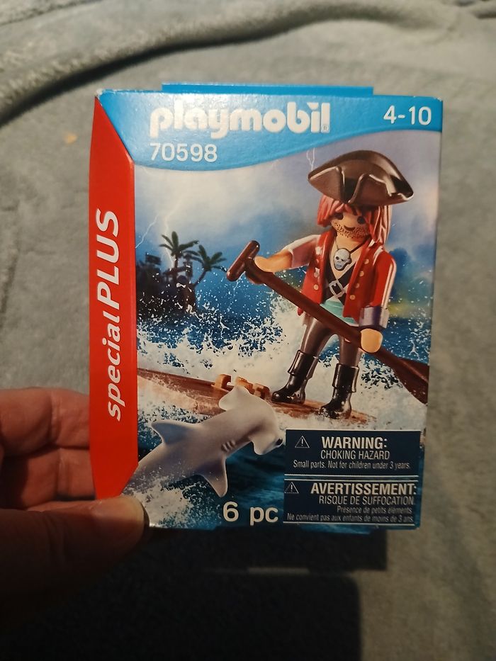 Playmobill,pirate avec bébé requin