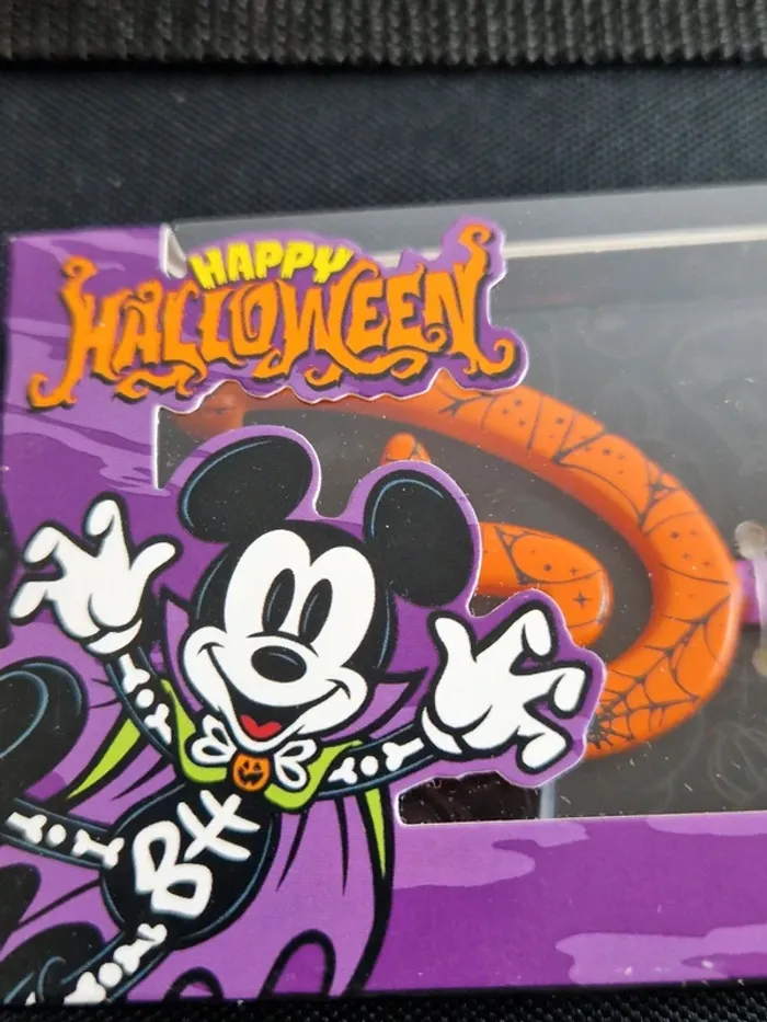 D263 - Disney Store, Mickey and Minnie Halloween 2024 Key - photo numéro 2