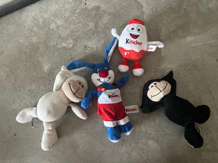 Lot de 4 peluches Kinder