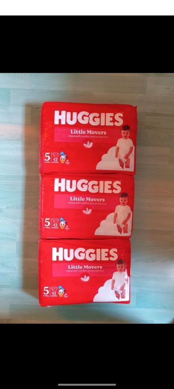 3 paquets de couches Huggies little moovers taille 5