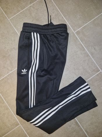 Pantalon adidas originals taille M comme NEUF