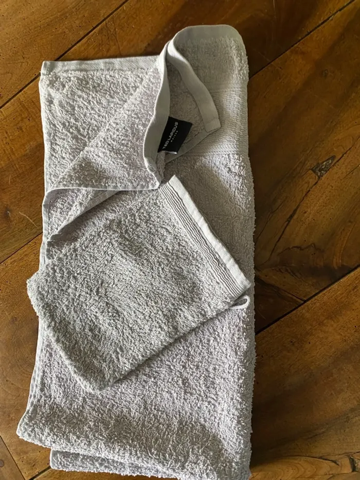 Serviette Grise + gant de toilette Ted Lapidus