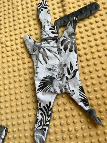 Doudou lapin neuf brodé