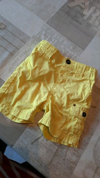 Short jaune