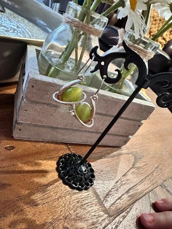 Boucle d’oreille verte et blanche argenté