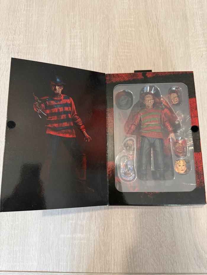 Freddy Krueger Figurine NECA Ultimate – 18 cm - photo numéro 2