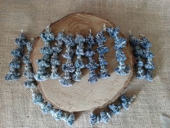 Lot de 13 pompons long bleu bleu foncé blanc crème