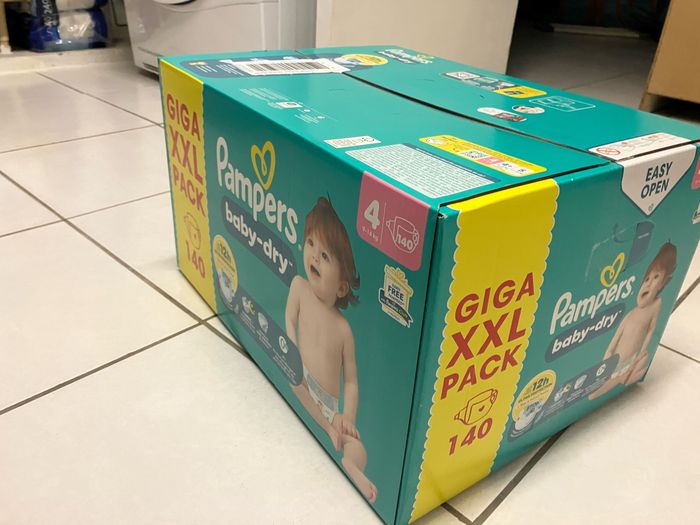 Carton de Pampers T 4 - photo numéro 3