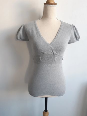 Haut fin gris manches courtes Papillonne