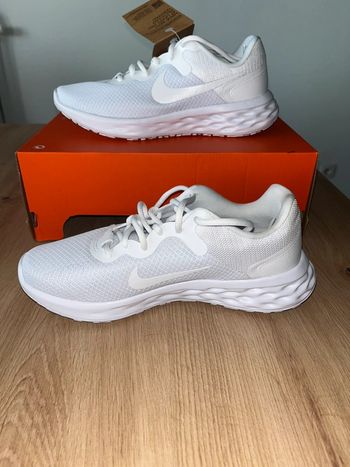 Baskets , Nike , Blanches , Femmes , Taille 39 , neuves