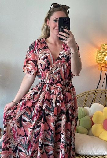 Belle robe longue évasée motifs fleuris corail rose clair taille 44/46 - La Halle