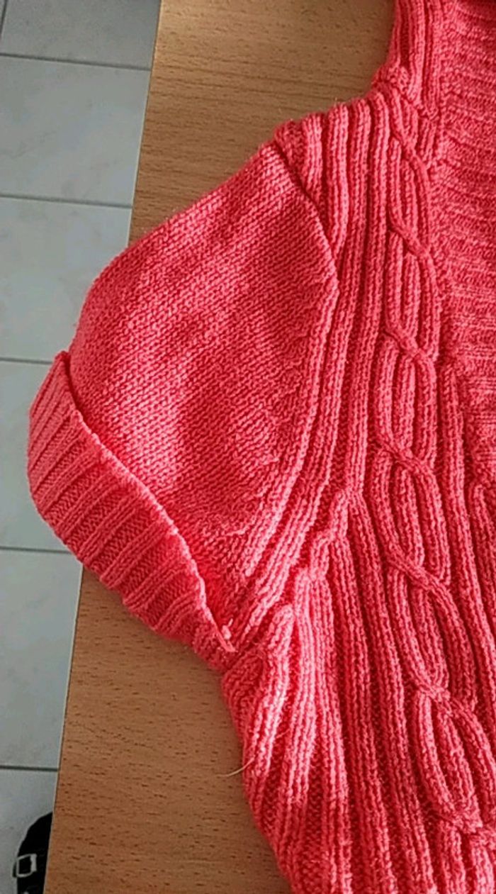 Pull Jennyfer taille M rose avec pompons et capuche - photo numéro 4