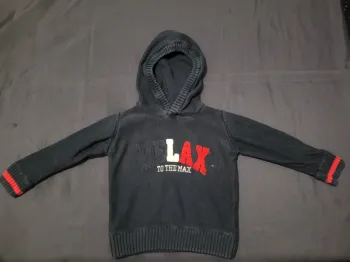 3 hauts et sweats à capuches