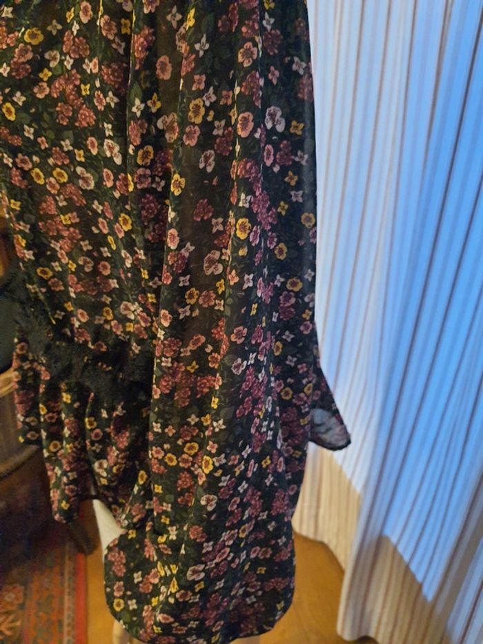 Jolie Blouse noir fleuries H&M eur 46 - photo numéro 7