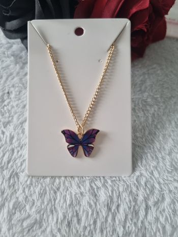 Collier pendentif papillon