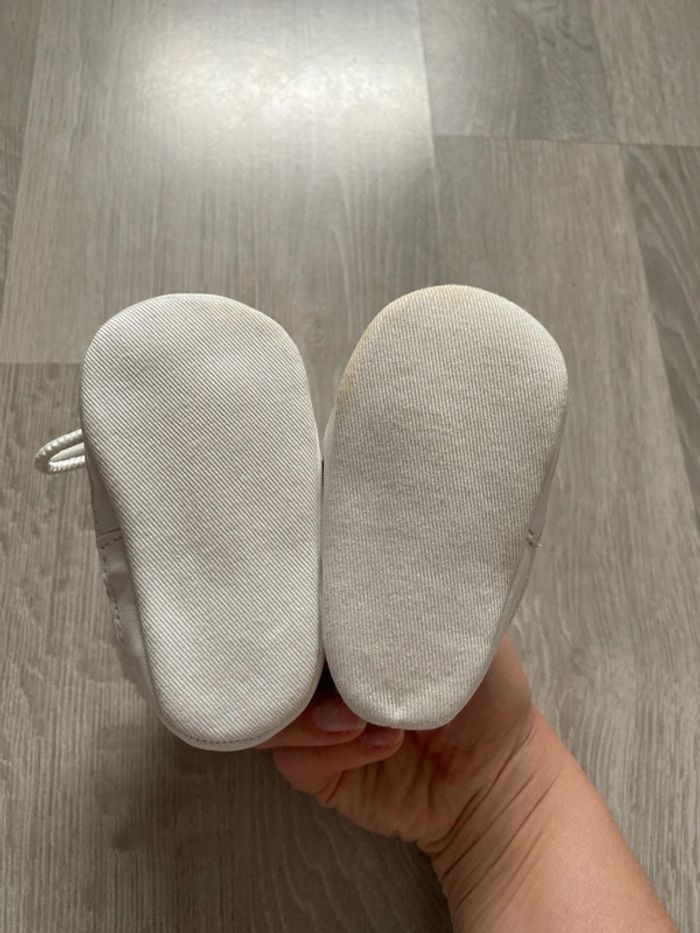 Chaussures bébé 6/9 mois - photo numéro 3