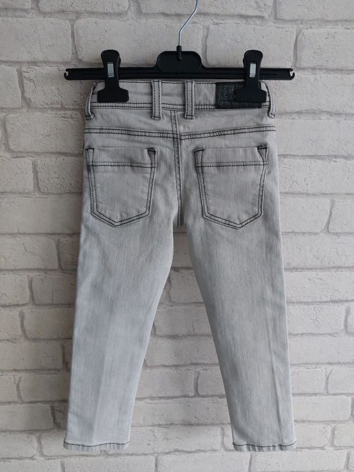 Jeans C&A taille 3 ans (98 cm) - photo numéro 3
