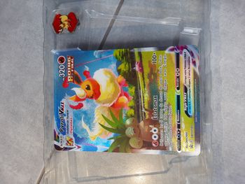 Carte Pokémon Coffret Premium Pyroli VMAX Jumbo et pin's FR