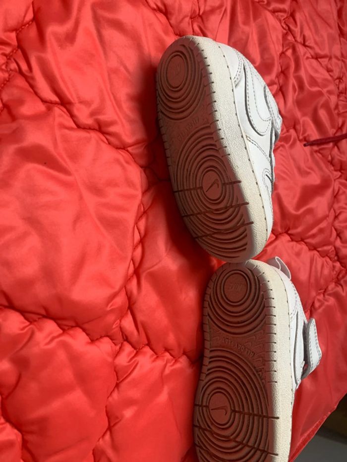 Basket nike taille 22 - photo numéro 3
