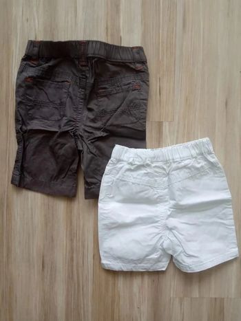 Lot de deux shorts bébé garçon.