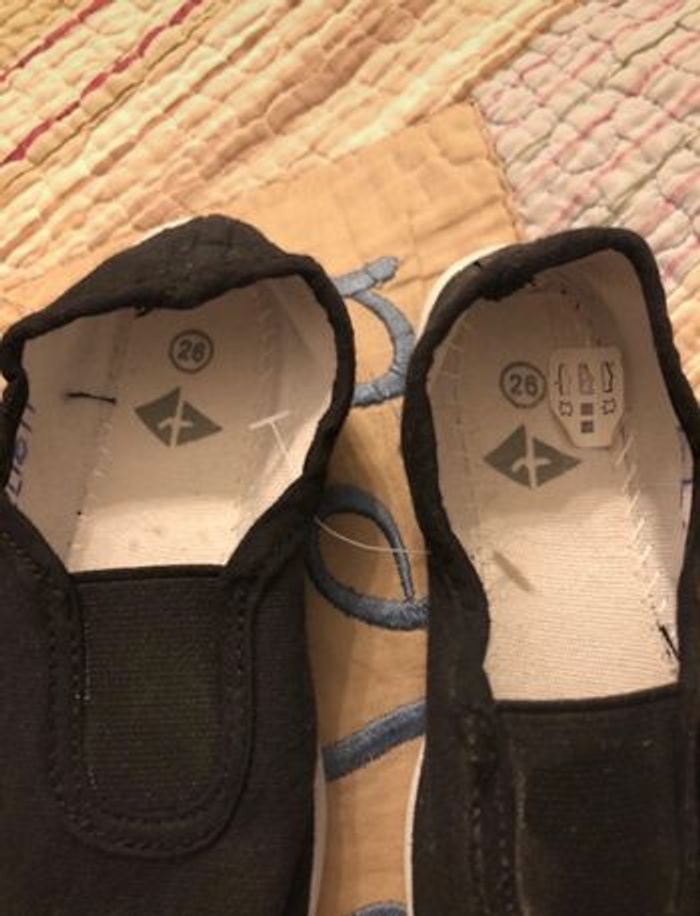 Chaussons de gym 25 et 26 TBE - photo numéro 3