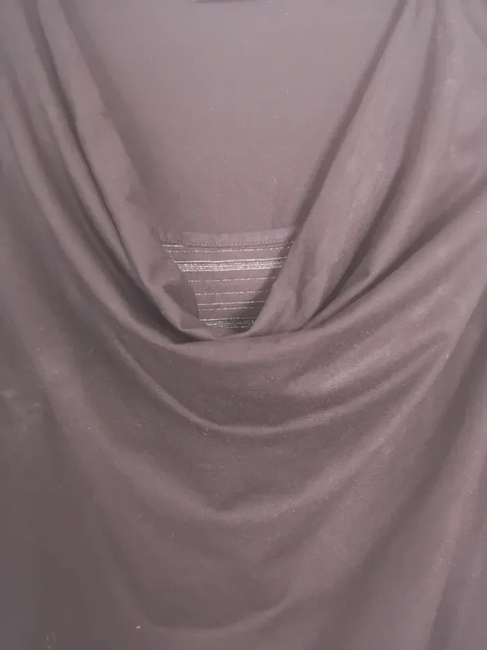 Joli haut noir - photo numéro 2