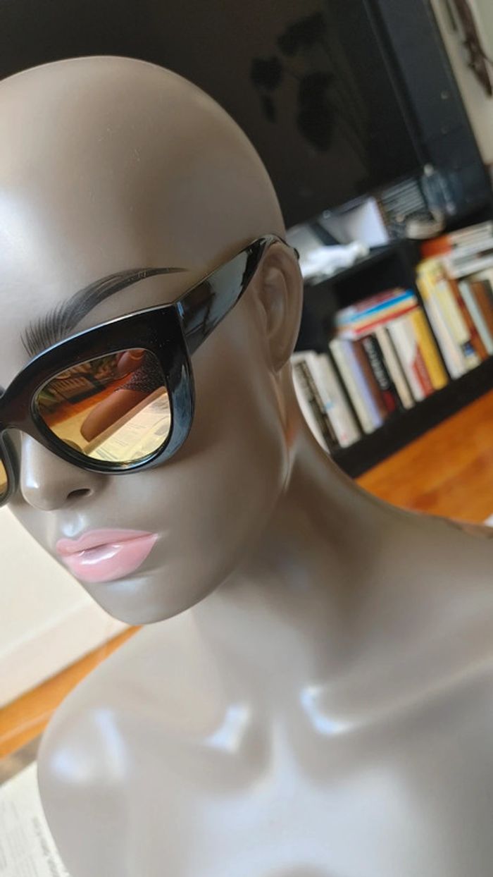 Lunettes de Soleil verre rose orangé monture noir allongé - photo numéro 4