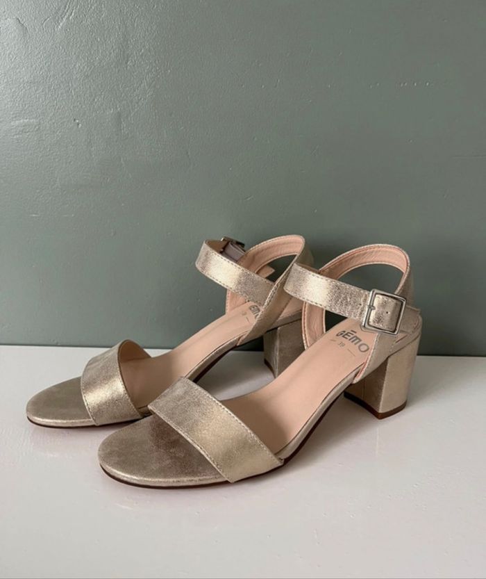 Chaussures talons dorés
