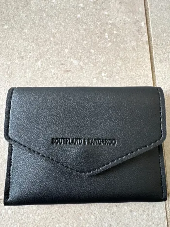 Petit porte carte noir, très bon état, 11,5x8cm