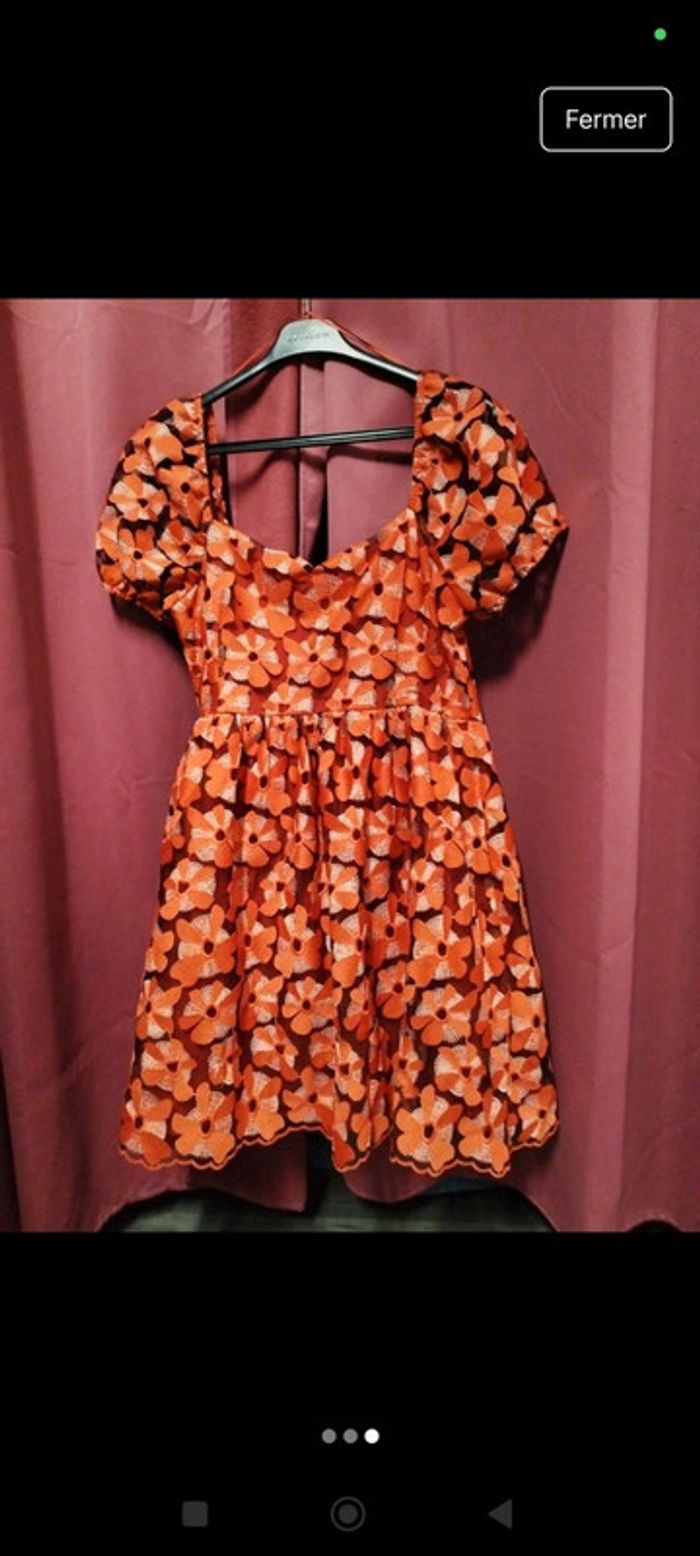 Robe brodée dentelle