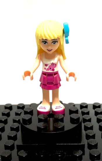 LEGO Friends - Stephanie, magenta skirt, white top with stars