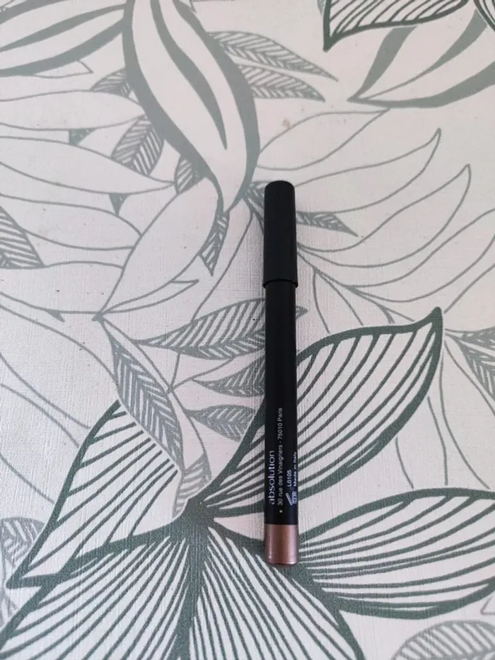 Absolution le smoky crayon fard à paupieres l0105 valeur 24€ à utiliser 12 mois après ouverture
