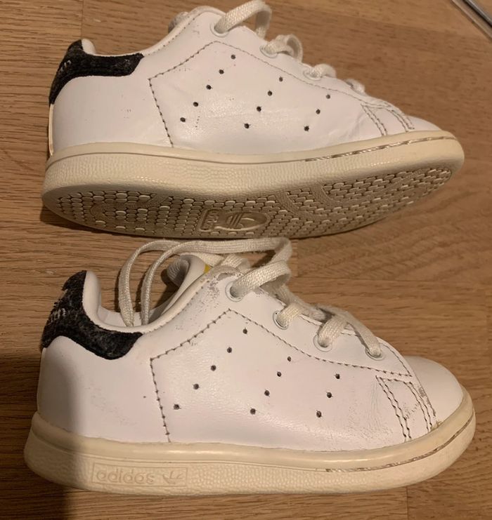 Vraies Stan smith taille 23 - photo numéro 2