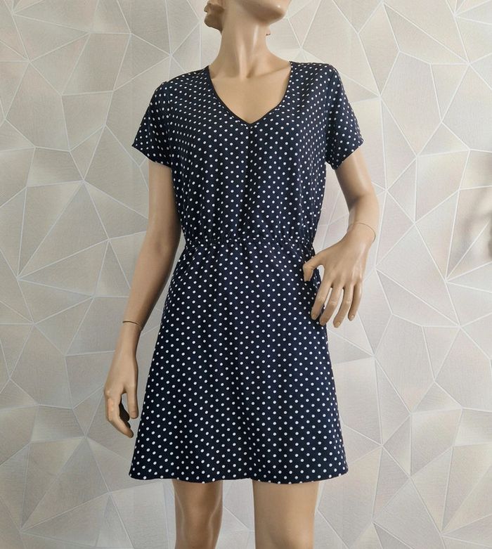 Robe à pois.