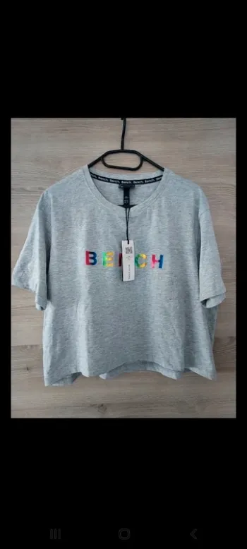 Tee-shirt bench