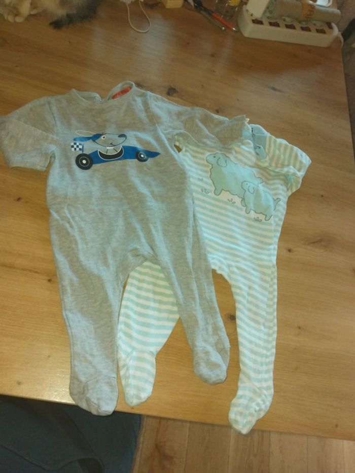 2 Pyjamas 6 mois