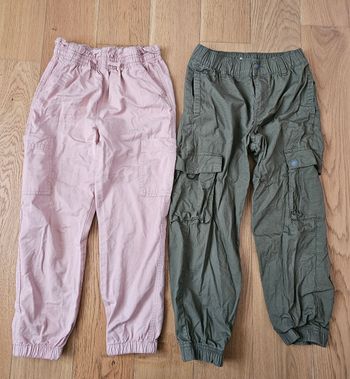 Lot de 2 joggers / baggys 8 ans fille tres bon etat