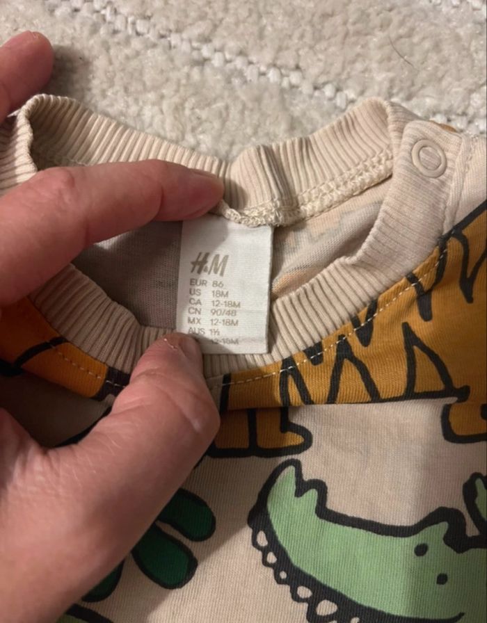 T-shirt H&M 18-24 mois - photo numéro 2