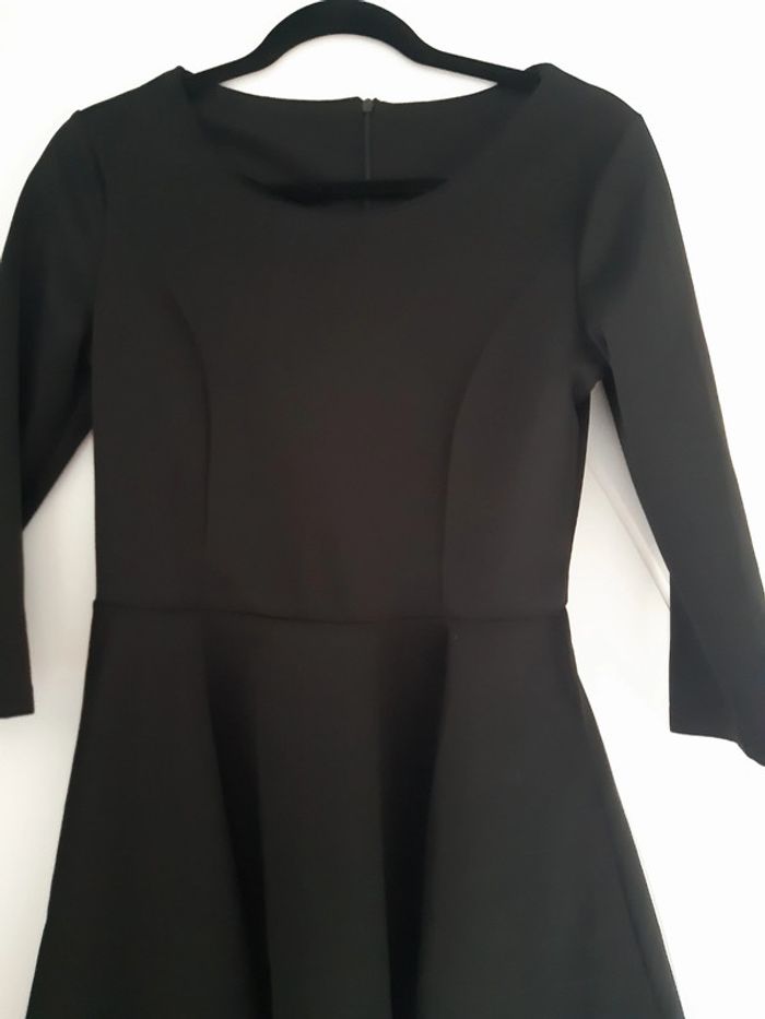 Robe noire - photo numéro 2