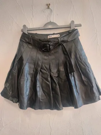 Jupe patineuse en similicuir Zara Taille XS