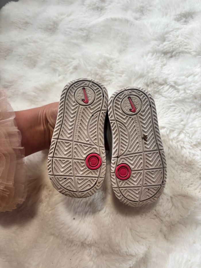 Basket Nike taille 20 - photo numéro 3