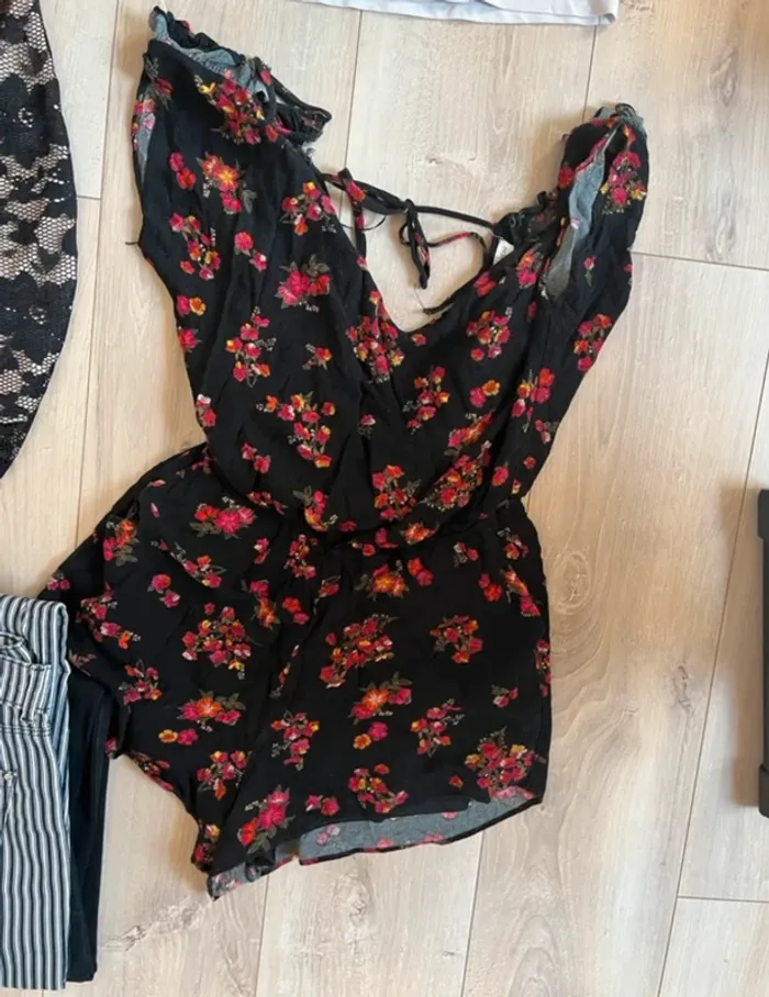 Lot vêtements femme XS - 13 pièces - Nike, Adidas, robe neuve, crop tops - photo numéro 5