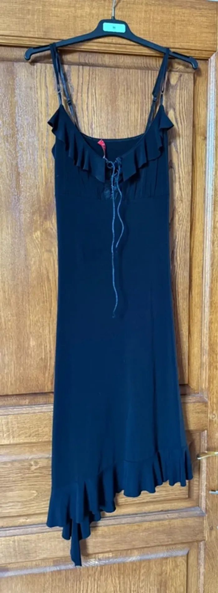 Robe longue asymétrique avec volants taille 42 lissa noire fine bretelle