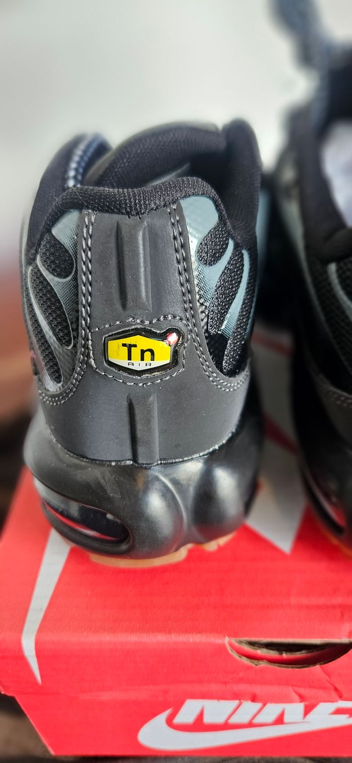 Basket TN Nike neuf - photo numéro 7