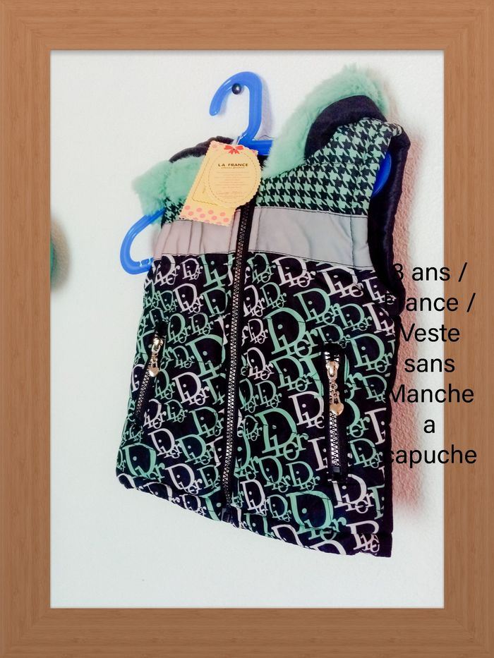 3 ans diff marques veste zippé a capuche  avec fausse fourrure autom hiver /neuf avec étiquette